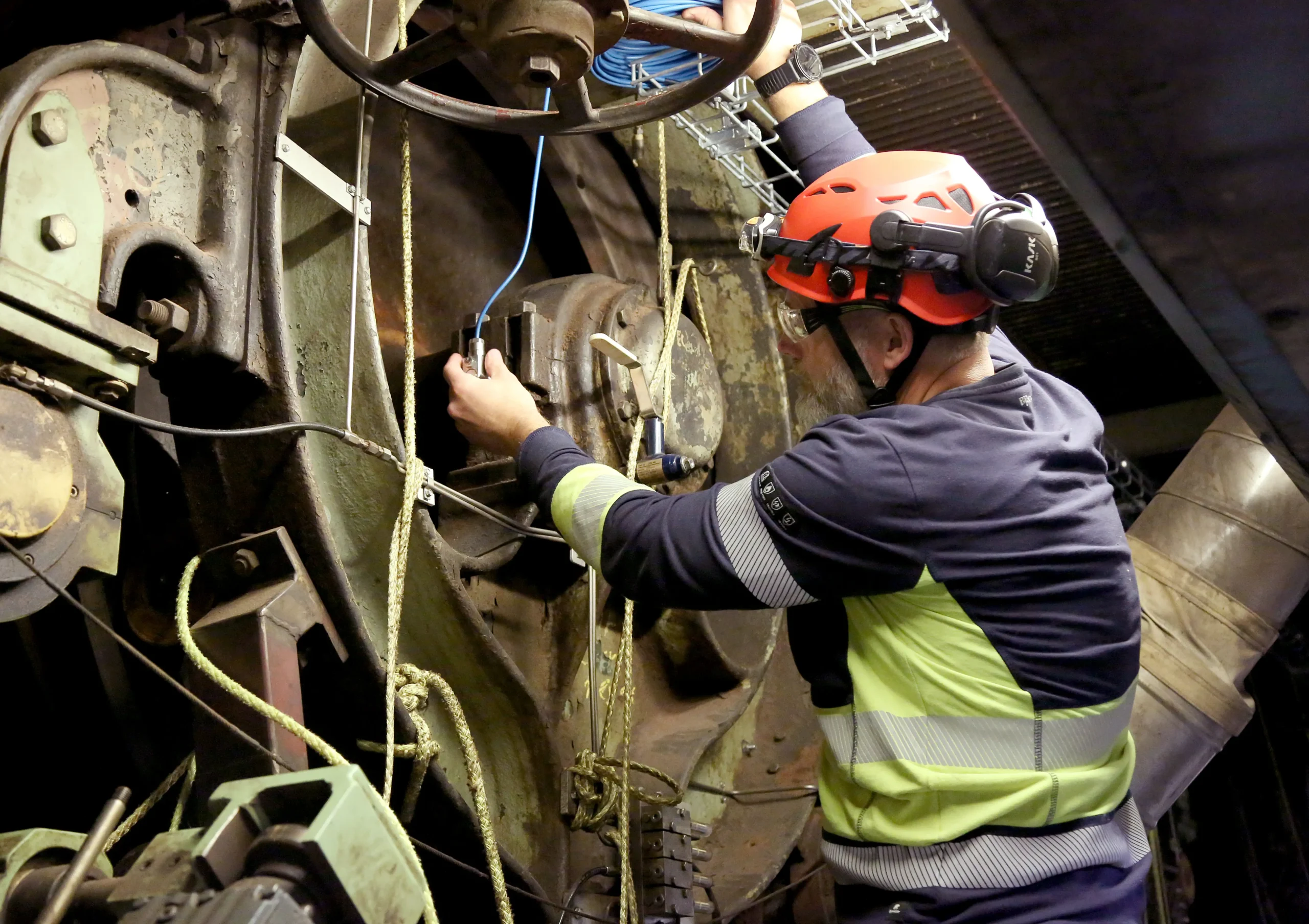 MLT arbetar hos Ahlstroms Billingsfors.